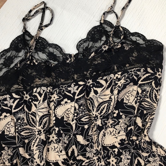 Lace Trim Romper - Black and Cream - Picture 4 of 8